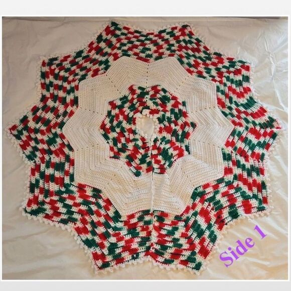 Vintage Christmas Tree Skirt Hand Crochet Snowflake Red Green White Grandma 70s - Picture 4 of 16